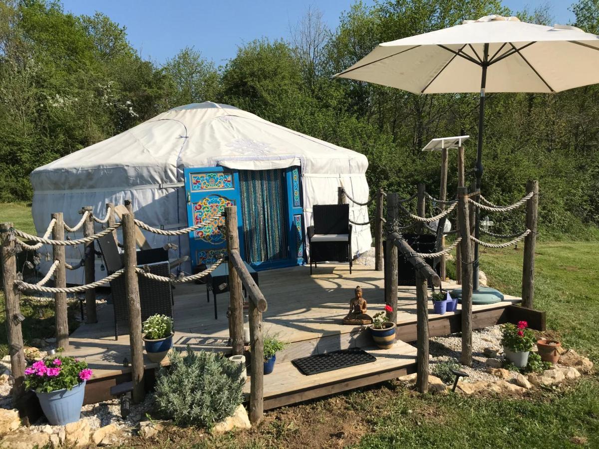Hotel French Fields Luxury Glamping Original Mongolian Yurt Le-Vieux-Cerier Exteriér fotografie